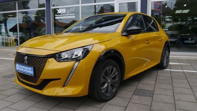 Details zum Fahrzeug: Peugeot 208 Elektromotor 136 Allure Pack SHZ NAVI Kamera